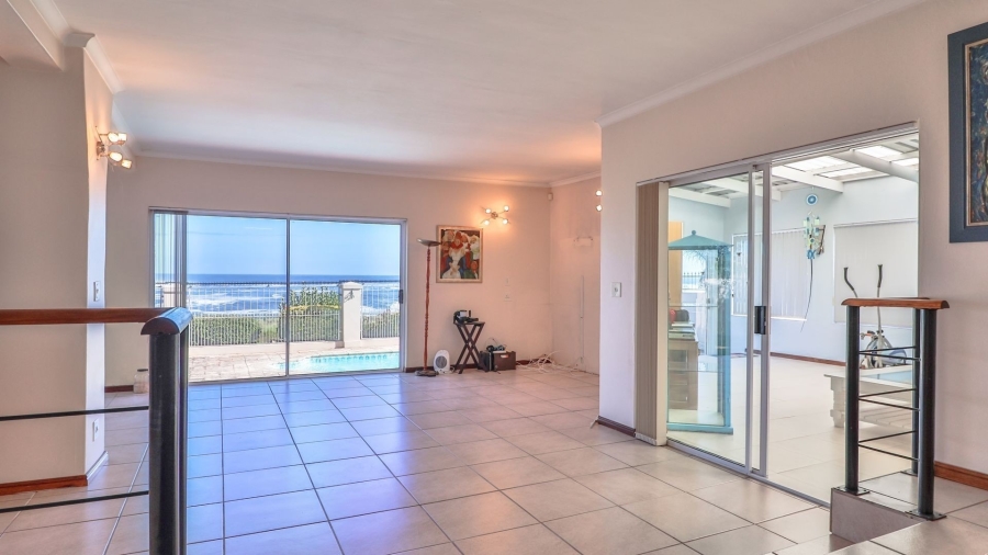 5 Bedroom Property for Sale in Sandbaai Western Cape